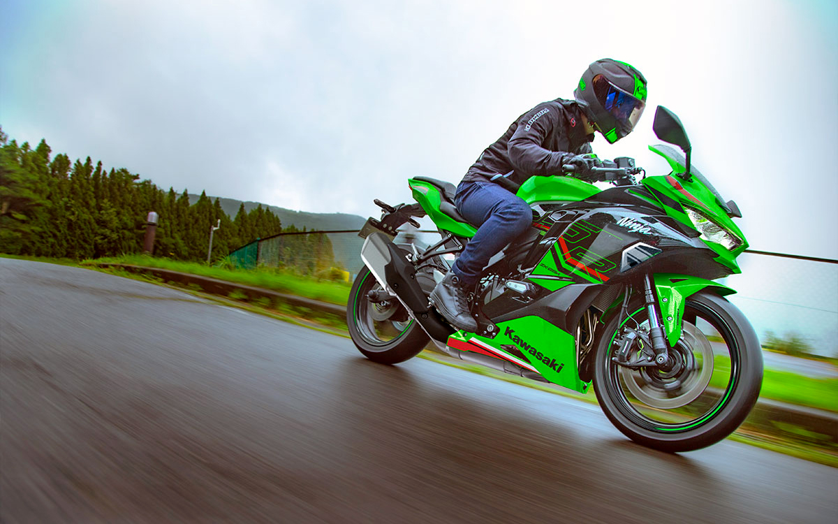 Ninja ZX25R KRT 2023 trên đường